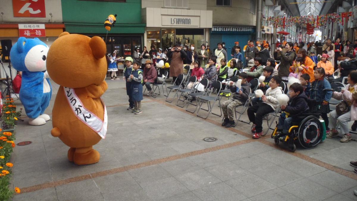ゆるキャラとのイベントにくぎ付け