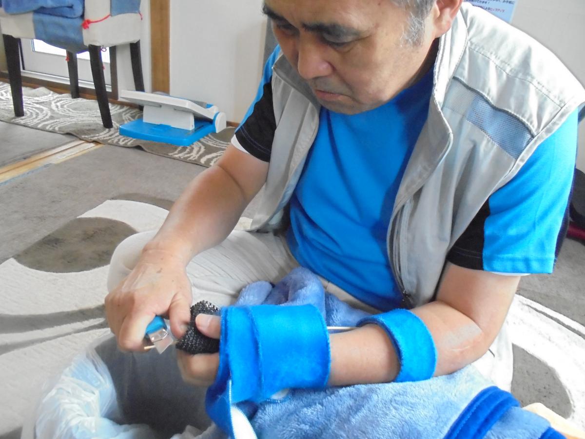 竹ひご加工中…