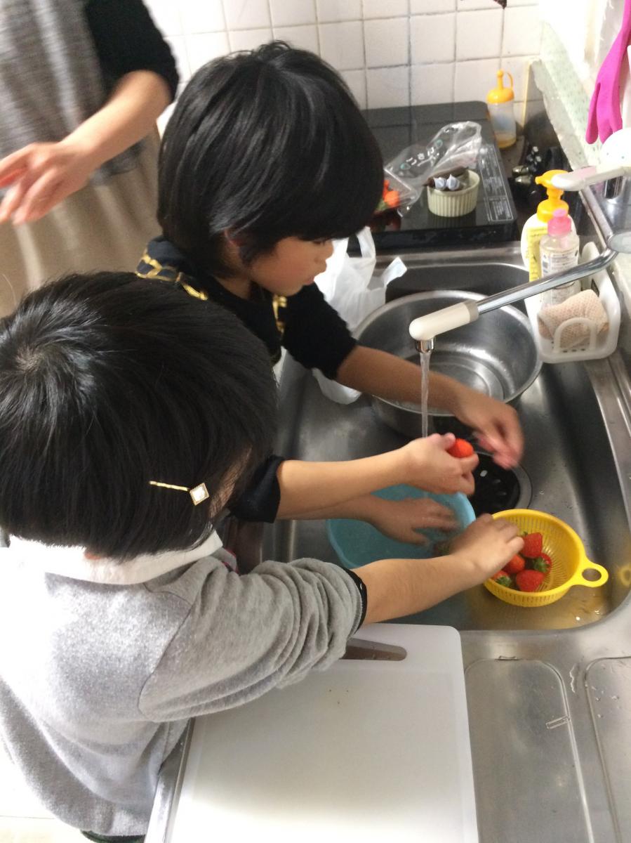苺のへたとり