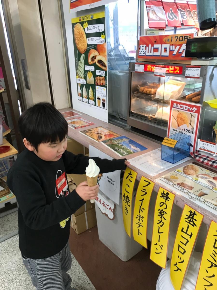 帰りは高速SAで各々おやつを買って食べて、、、