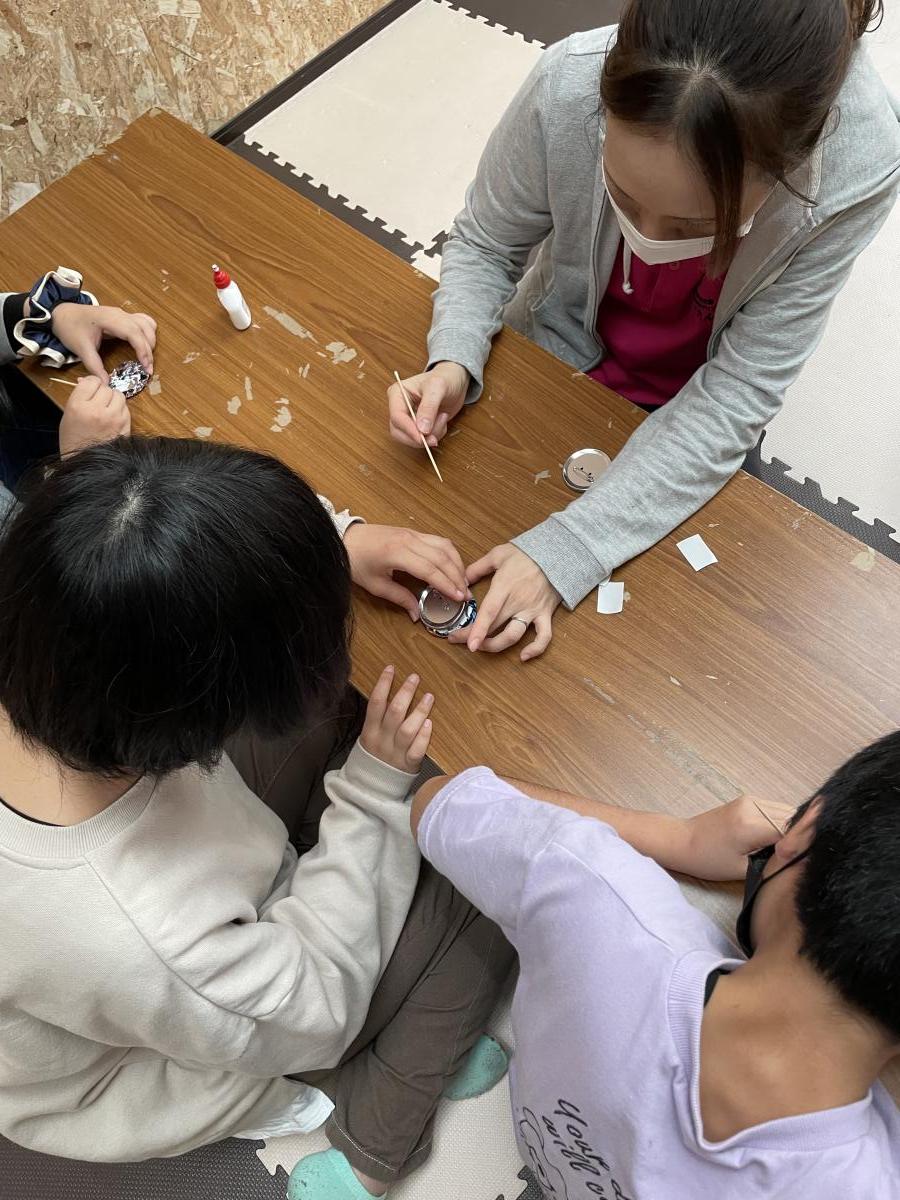 両手を使った作業活動