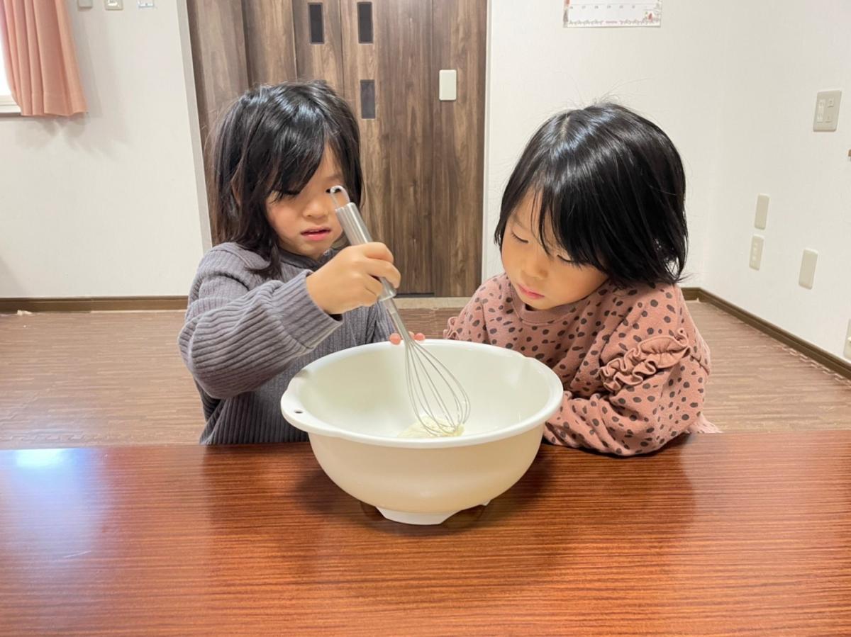 仲良く生地を混ぜました